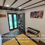 Vc - Cottage In The City